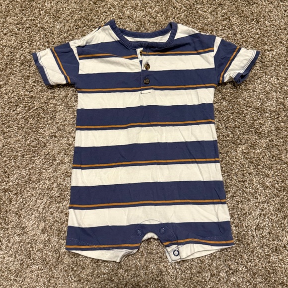 Carters Romper - Picture 1 of 4